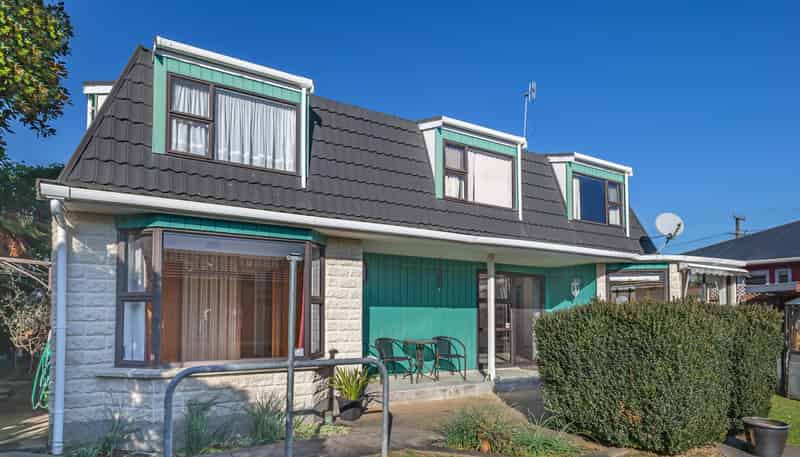633a Queen Street East, Levin