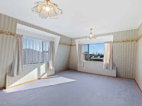 633a Queen Street East, Levin