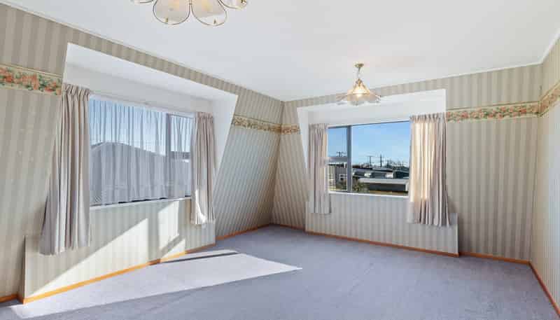 633a Queen Street East, Levin