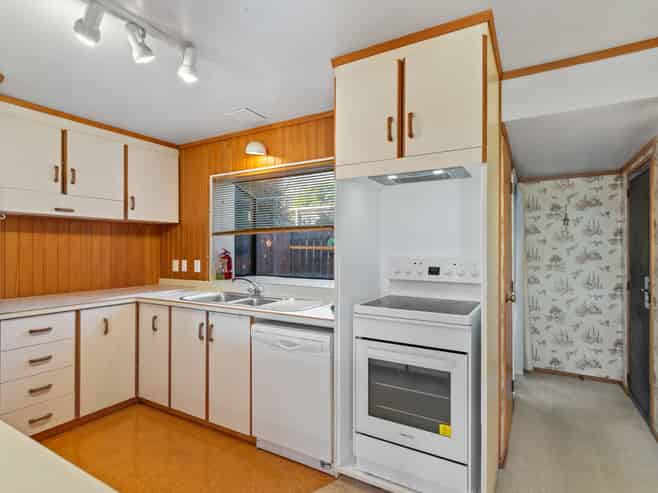 633a Queen Street East, Levin