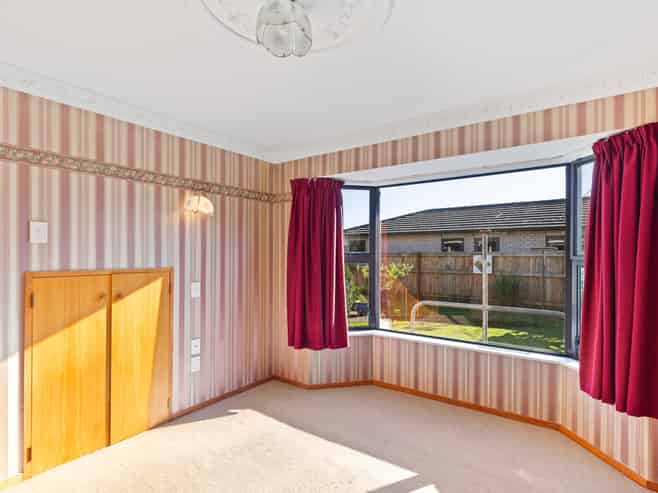 633a Queen Street East, Levin