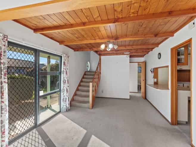 633a Queen Street East, Levin