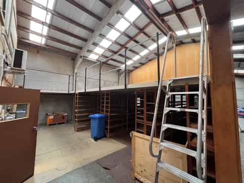 Cheap and short term in Petone