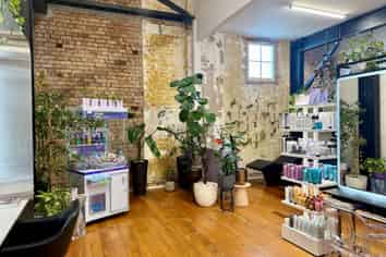 CHARACTER OFFICE SPACE IN THE CENTRE OF KINGSLAND
