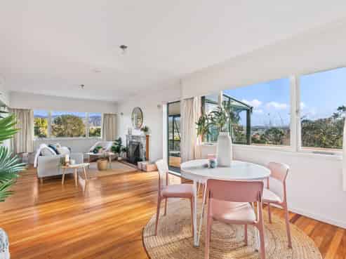 9 Raewyn Street, Morningside