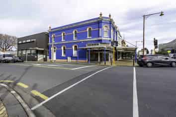 Location - CBD corner!