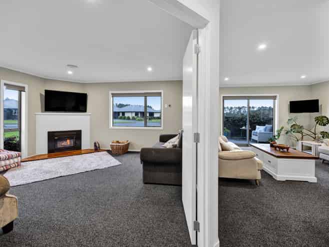 7 Mercade Close, Stratford