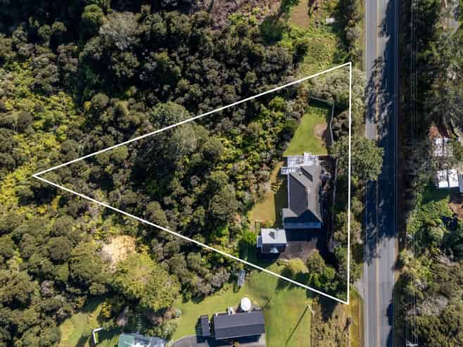 1274 East Coast Road, Redvale