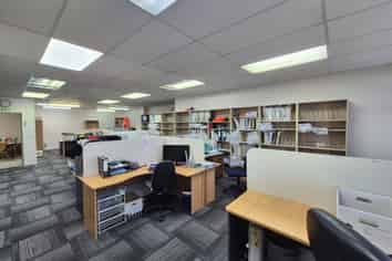 Affordable ground floor office with parking