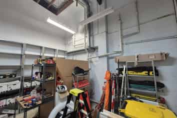 Affordable ground floor office with parking