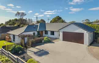 2 Holcombrooke Lane, Welcome Bay