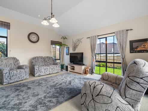 2 Holcombrooke Lane, Welcome Bay