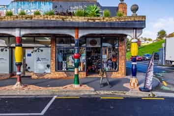 Established Gift Shop in Prime Kawakawa Location – The Grass Hut