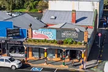 Established Gift Shop in Prime Kawakawa Location – The Grass Hut