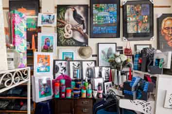 Established Gift Shop in Prime Kawakawa Location – The Grass Hut