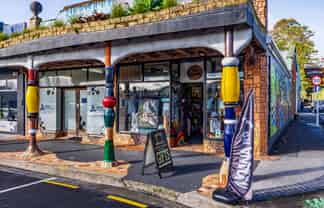 Established Gift Shop in Prime Kawakawa Location – The Grass Hut