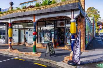 Established Gift Shop in Prime Kawakawa Location – The Grass Hut