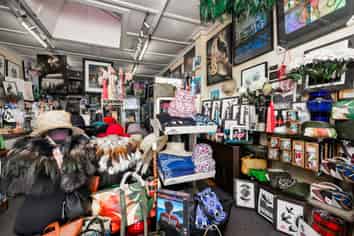 Established Gift Shop in Prime Kawakawa Location – The Grass Hut