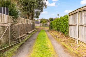 14 Cherry Grove, TUAKAU