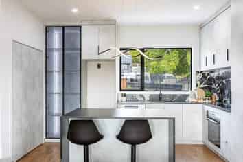6/65 Stottholm Road, Titirangi