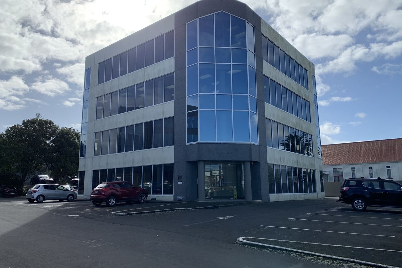 Refurbished and Ready to Go | 240 m² - Meer