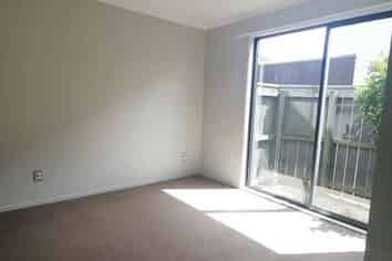 6 Lane Cameron Place, Flat Bush