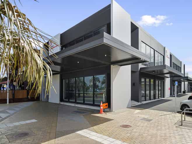 Unrivalled exposure, seamless indoor-outdoor flow