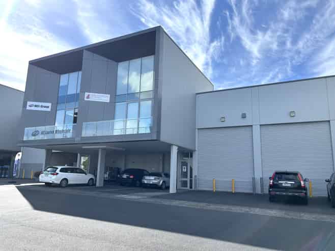 Modern Orbit Drive industrial - 442sqm