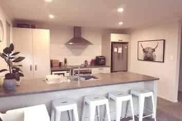 10 Pakanga Grove , Pyes Pa