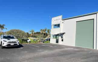 INDUSTRIAL UNIT FOR SALE IN WESTGATE
