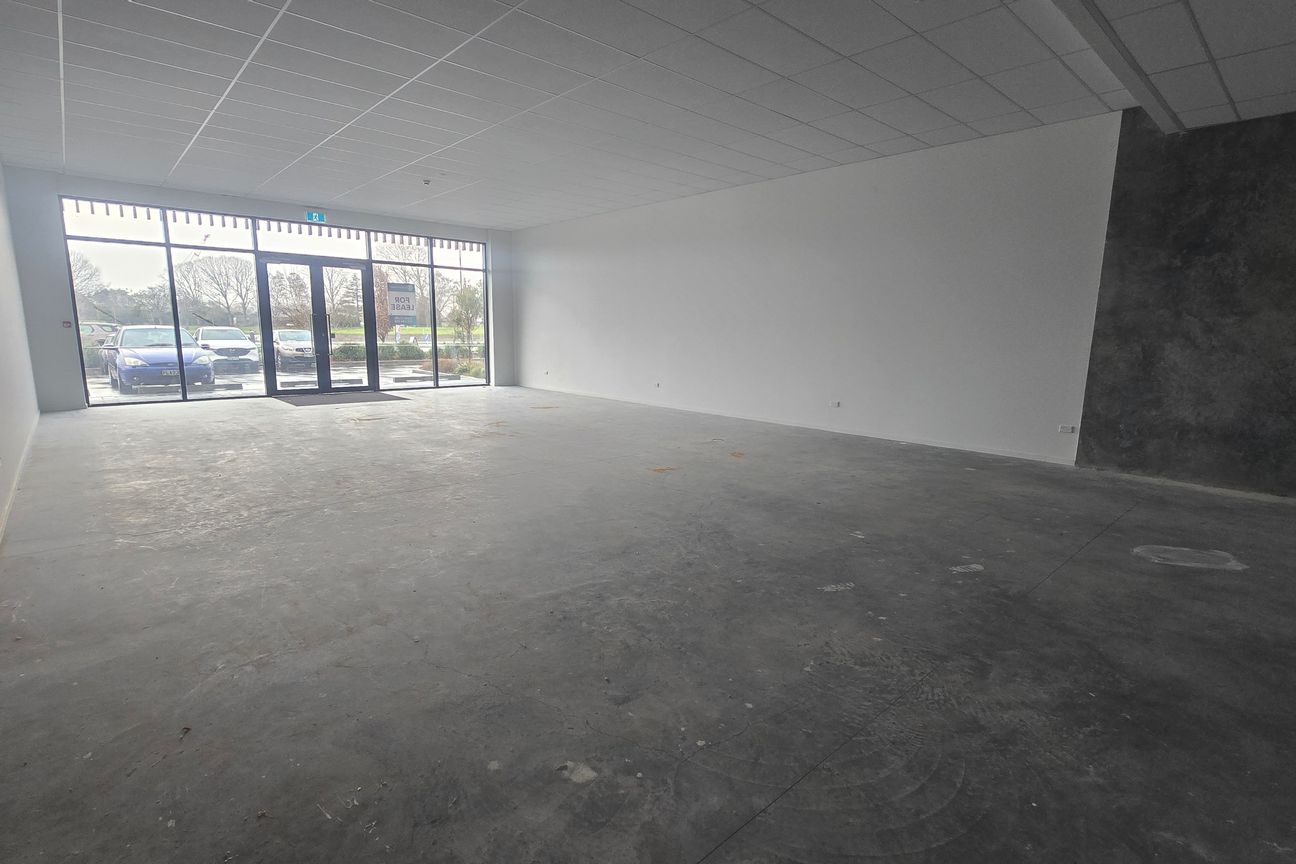 New Retail Complex, 3 Units Left - Bild 6