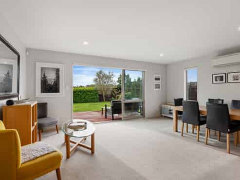 32 Flaxon Place, Burwood