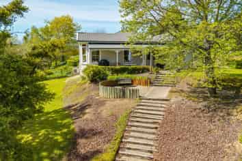 121 Pretty Bridge Valley Road, WAKEFIELD