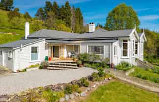 121 Pretty Bridge Valley Road, WAKEFIELD