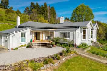 121 Pretty Bridge Valley Road, WAKEFIELD