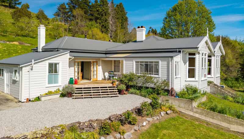 121 Pretty Bridge Valley Road, WAKEFIELD