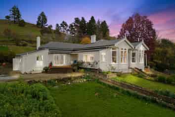121 Pretty Bridge Valley Road, WAKEFIELD