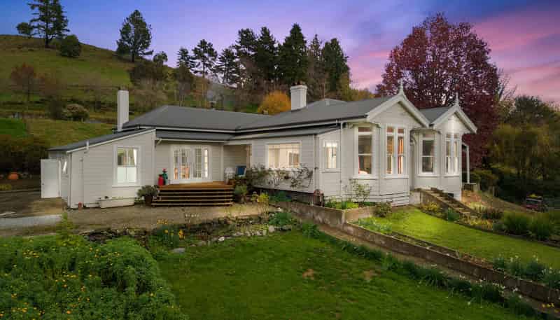 121 Pretty Bridge Valley Road, WAKEFIELD