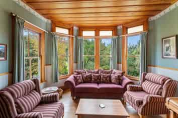 121 Pretty Bridge Valley Road, WAKEFIELD