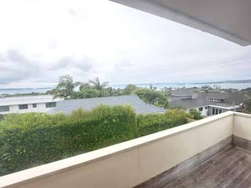 8 Beach Road, Mellons Bay