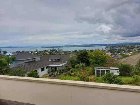 8 Beach Road, Mellons Bay