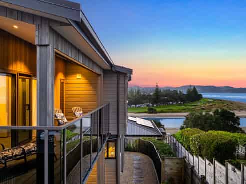 57 Rosario Crescent, Red Beach