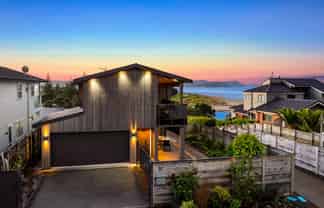 57 Rosario Crescent, Red Beach