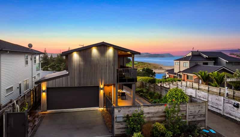 57 Rosario Crescent, Red Beach