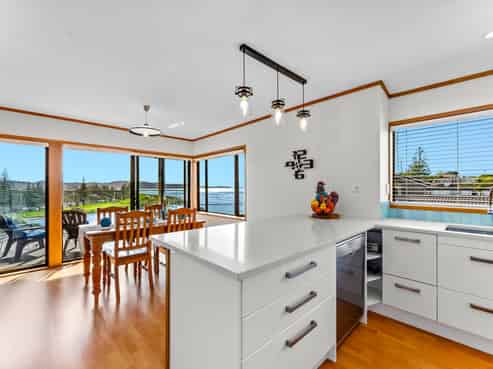 57 Rosario Crescent, Red Beach