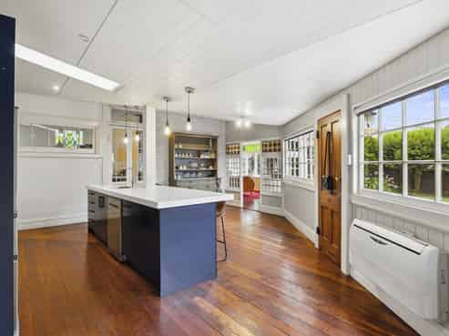 19 Middleton Road, Kew