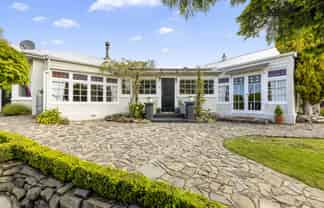 19 Middleton Road, Kew