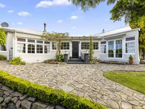 19 Middleton Road, Kew