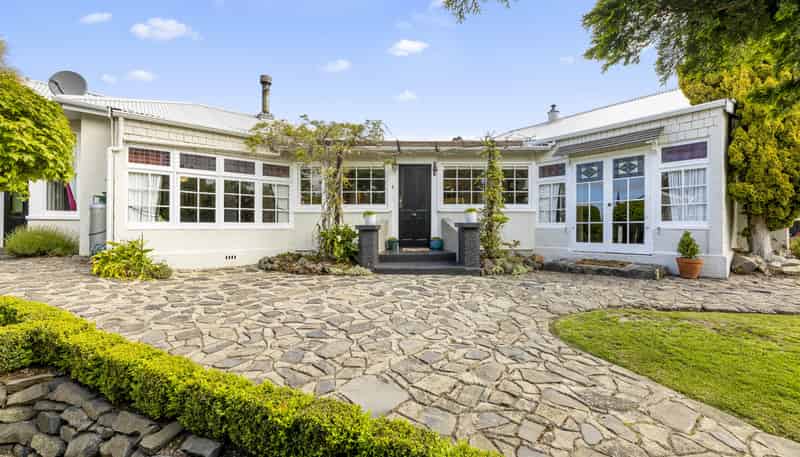 19 Middleton Road, Kew