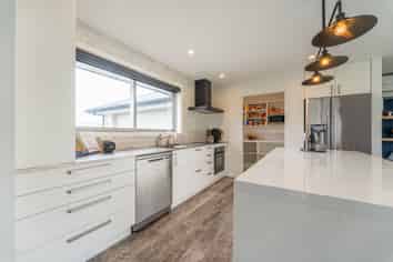 17 Gordon Street, Weston